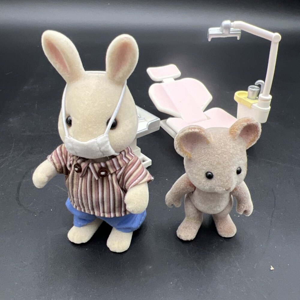 Sylvanian Families Calico Critters Country Dentist Bunny Rabbit Incomplete - Picture 3 of 15